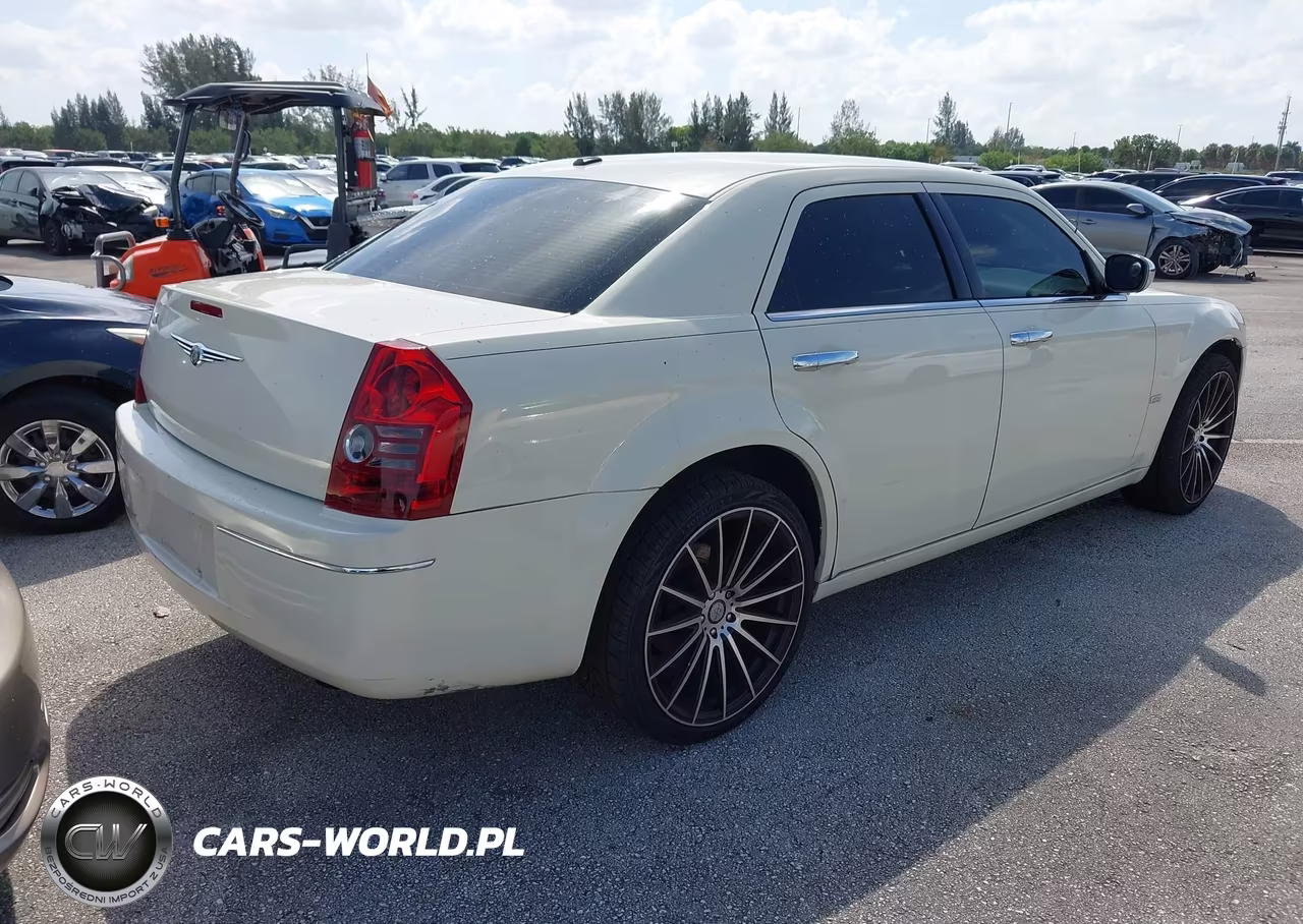 2009 Chrysler 300 Touring-Signature Series-Executive Series VIN:2C3KA53V19H622999 - 4