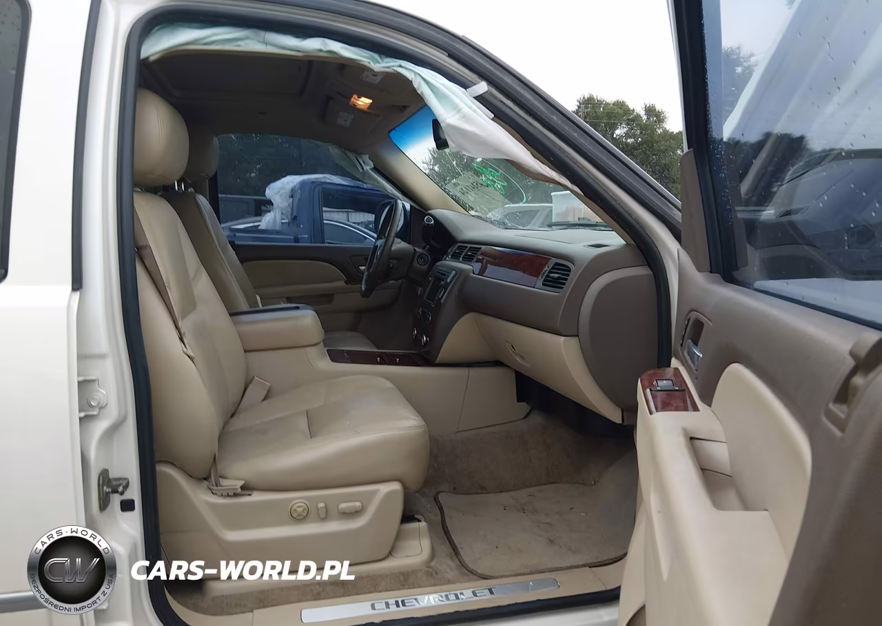 2011 Chevrolet Tahoe Ltz VIN:1GNSCCE03BR102599 - 5