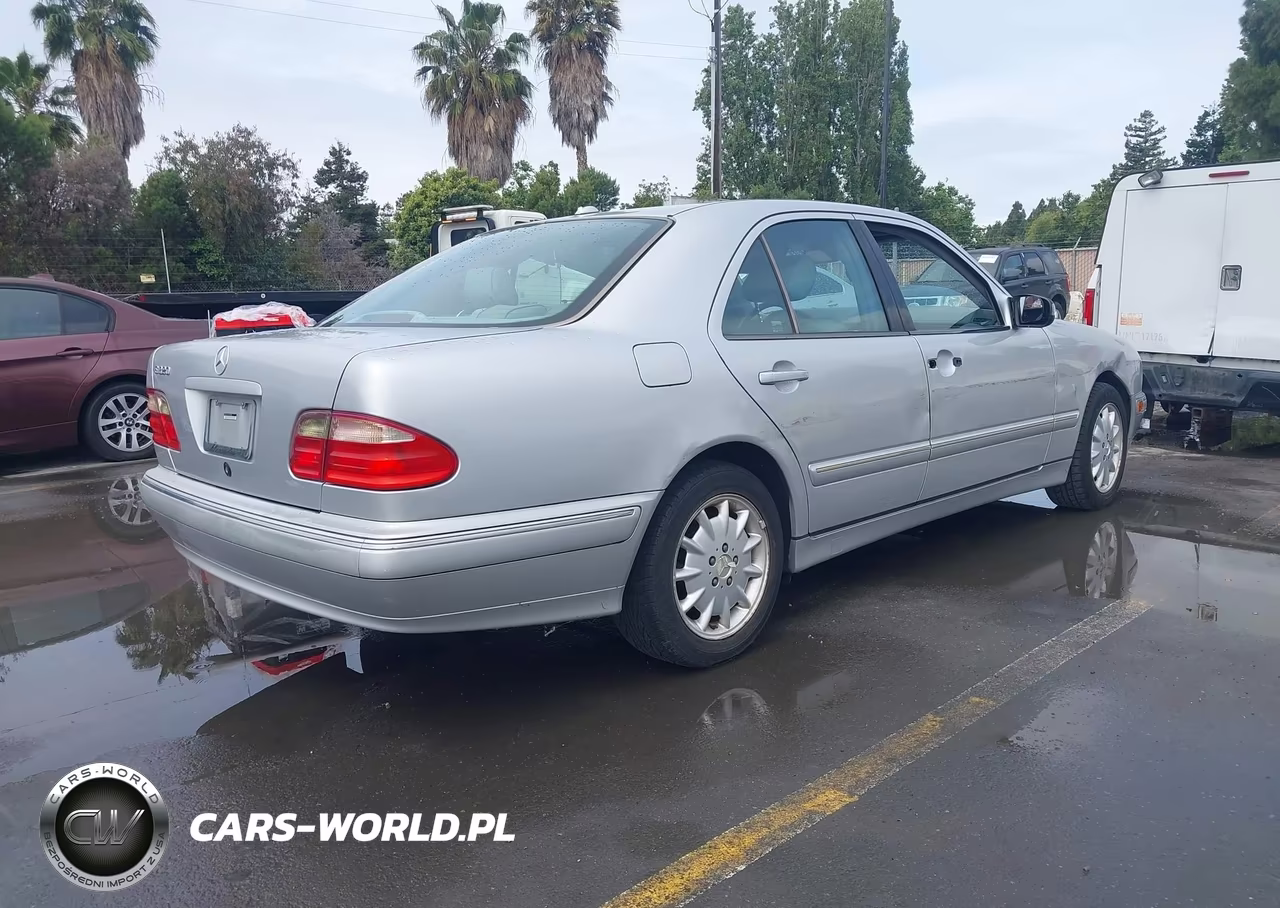 2001 Mercedes-Benz E 320 VIN:WDBJF65J11B166247 - 4