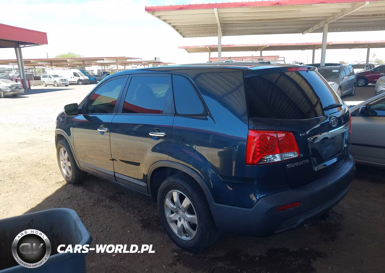 2011 Kia Sorento Lx VIN:5XYKT3A11BG072458 - 3