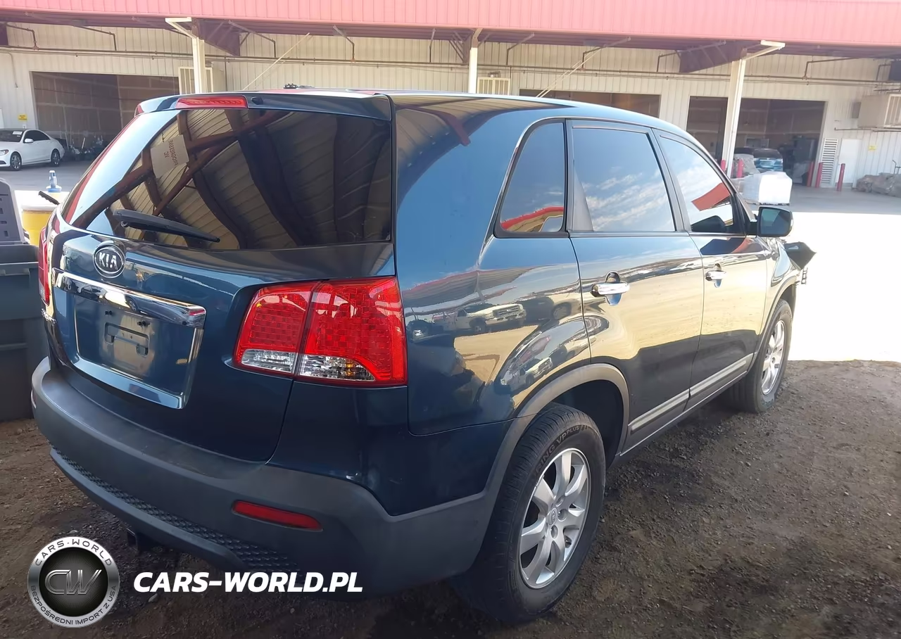 2011 Kia Sorento Lx VIN:5XYKT3A11BG072458 - 4