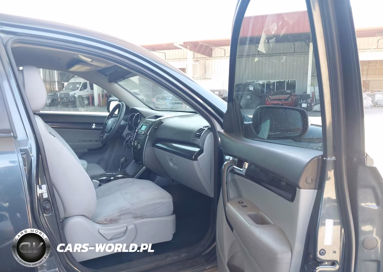 2011 Kia Sorento Lx VIN:5XYKT3A11BG072458 - 5