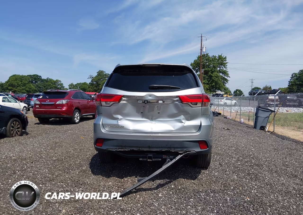 2019 Toyota Highlander Le VIN:5TDZARFH1KS061167 - 17