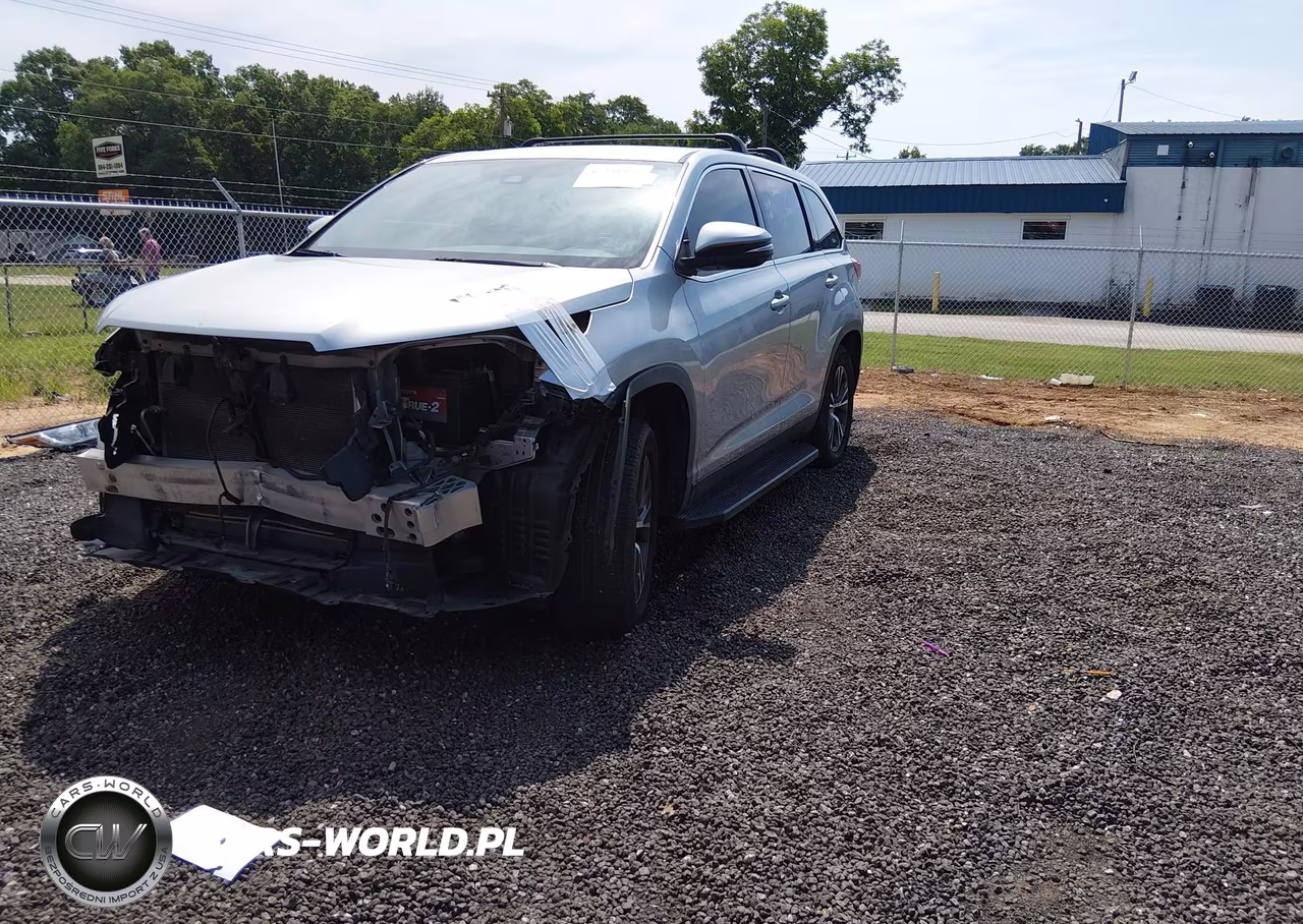 2019 Toyota Highlander Le VIN:5TDZARFH1KS061167 - 2