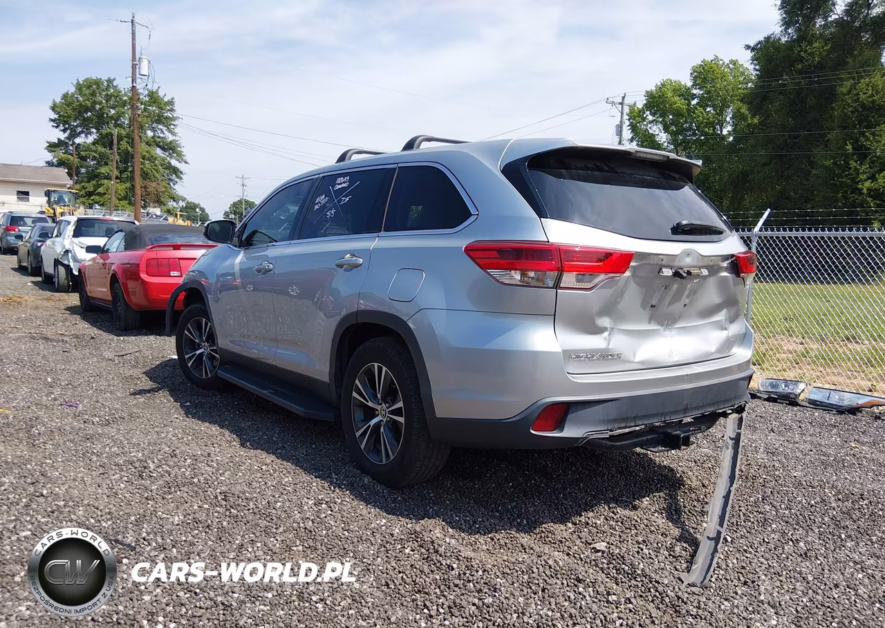 2019 Toyota Highlander Le VIN:5TDZARFH1KS061167 - 3