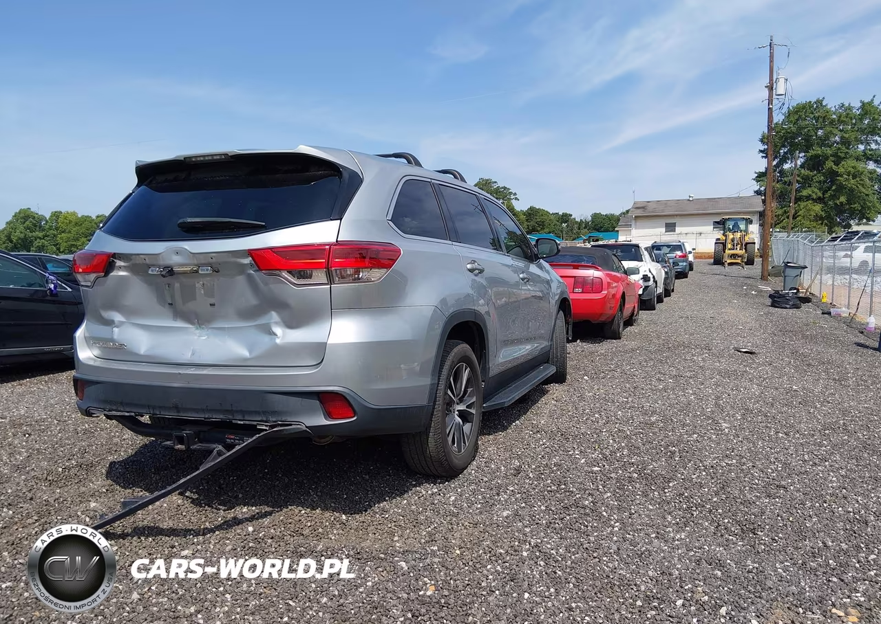 2019 Toyota Highlander Le VIN:5TDZARFH1KS061167 - 4