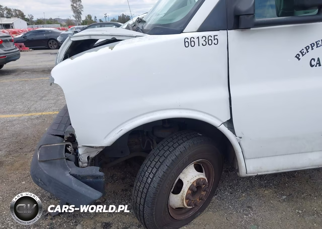 2006 GMC Savana Cutaway G3500 VIN:1GDJG31V461904556 - 21