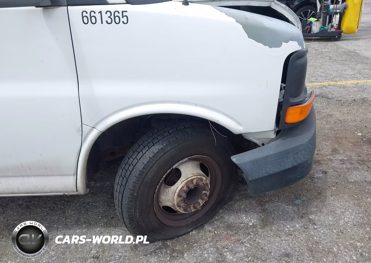 2006 GMC Savana Cutaway G3500 VIN:1GDJG31V461904556 - 23