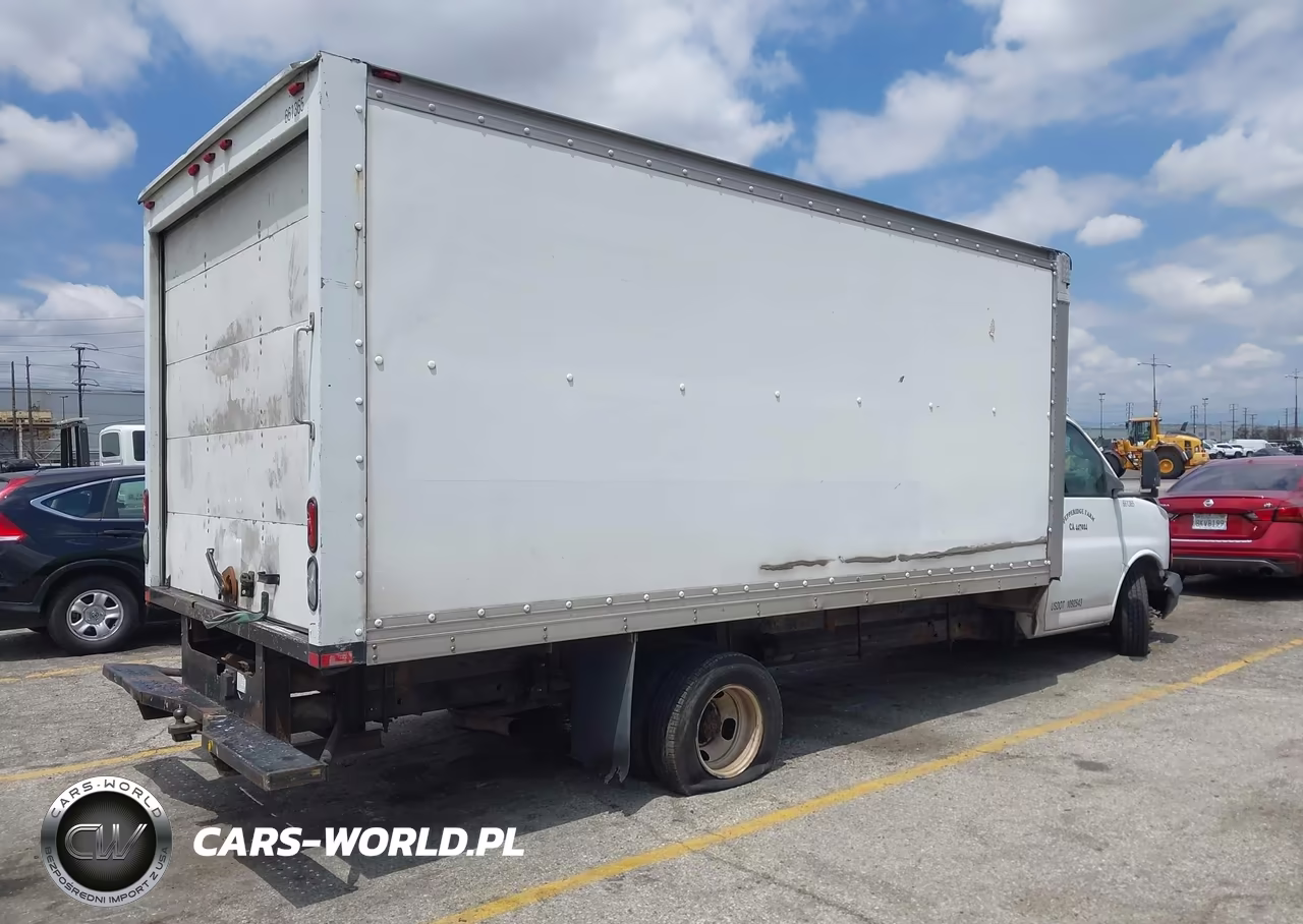 2006 GMC Savana Cutaway G3500 VIN:1GDJG31V461904556 - 4