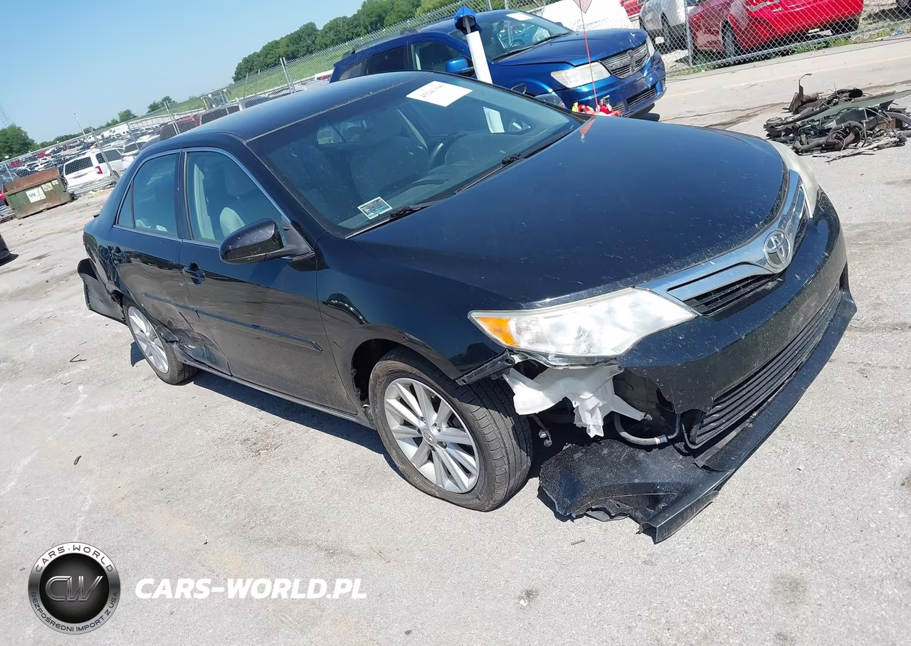 2014 Toyota Camry Le – zdjęcie 1 z 17