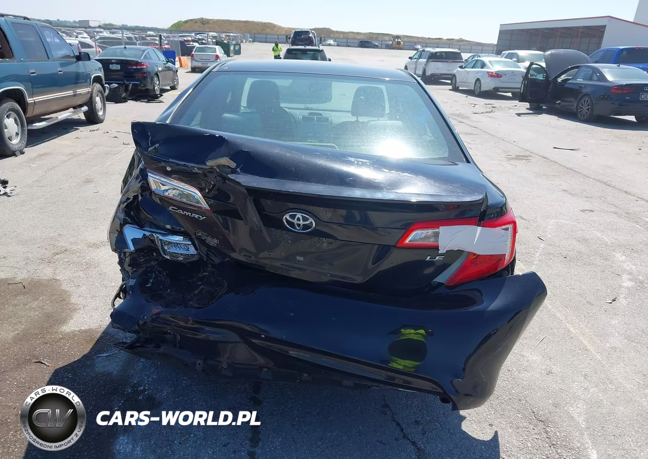 2014 Toyota Camry Le VIN:4T4BF1FK9ER377238 - 17