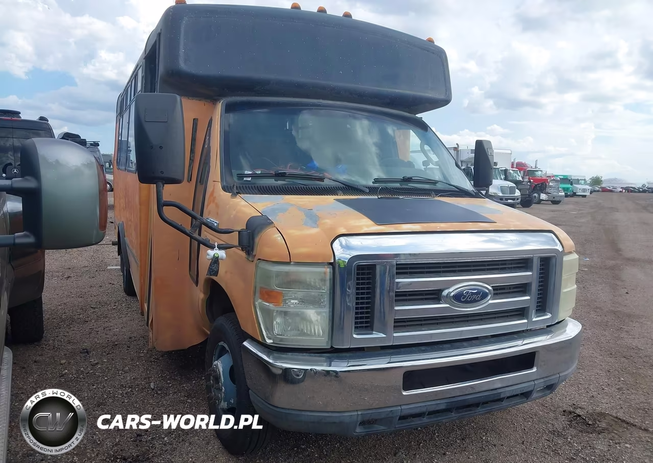 2009 Ford E-350 Cutaway