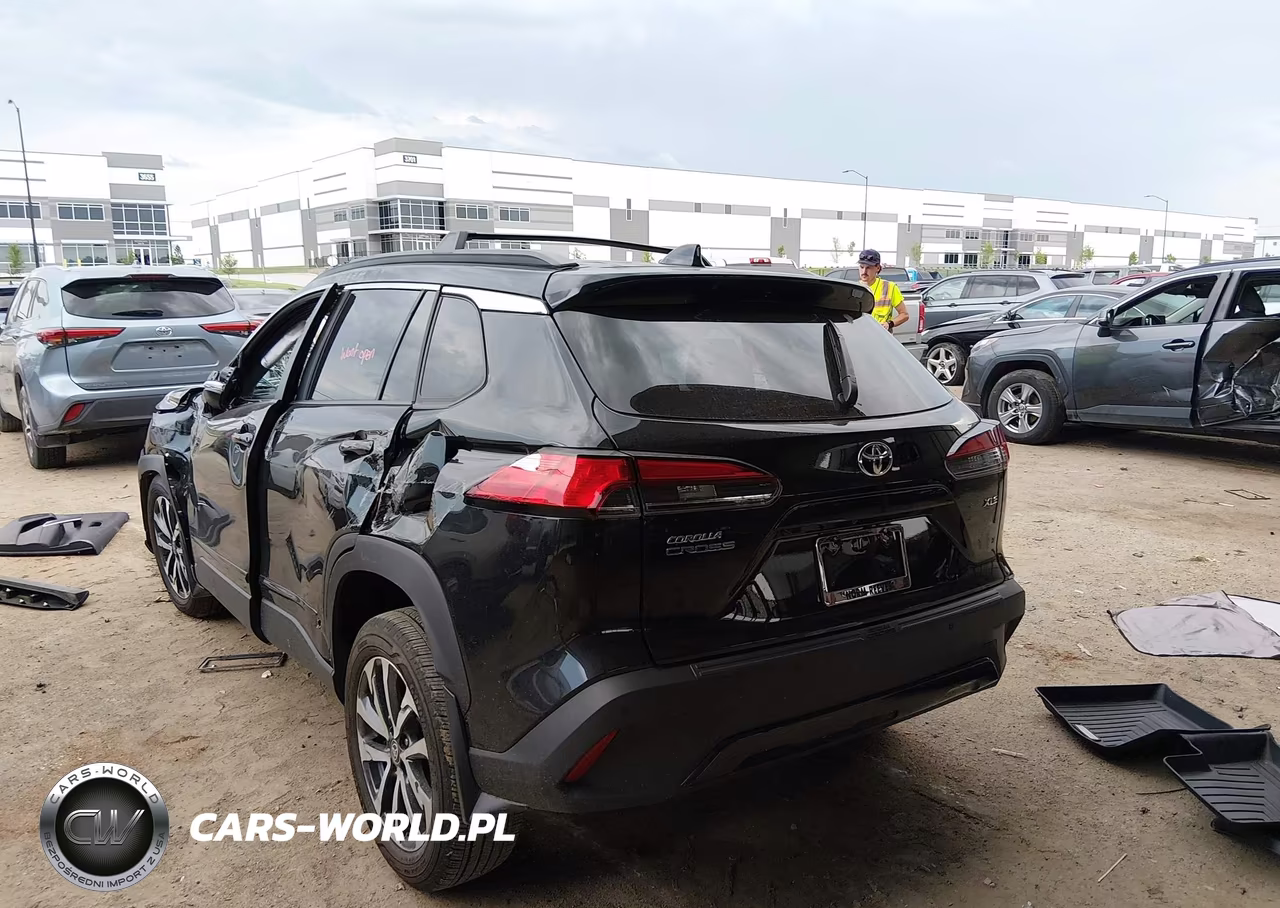 2025 Toyota Corolla Cross Xle VIN:7MUDAAAG0SV131449 - 3