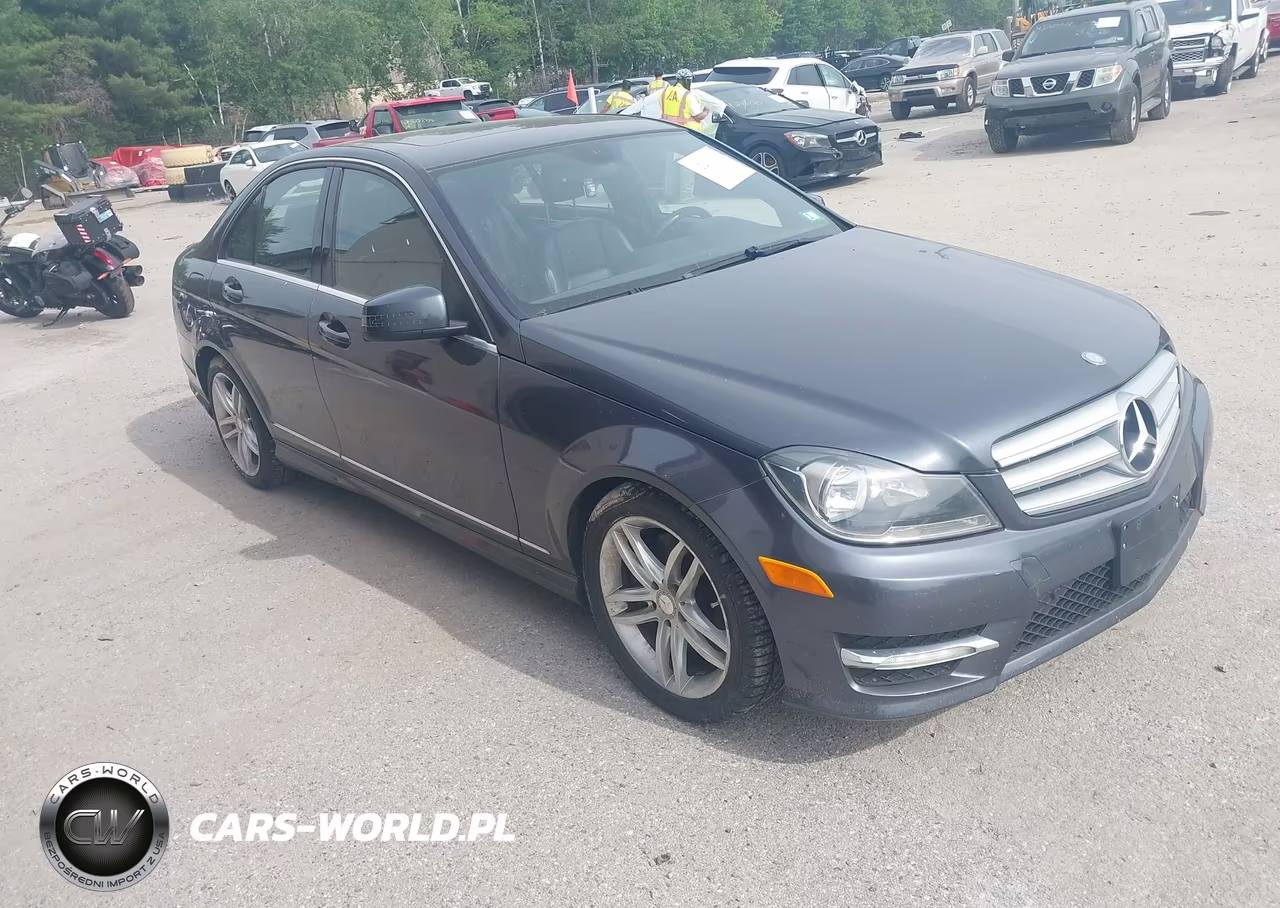 2013 Mercedes-Benz C 300 Sport 4Matic – zdjęcie 1 z 15