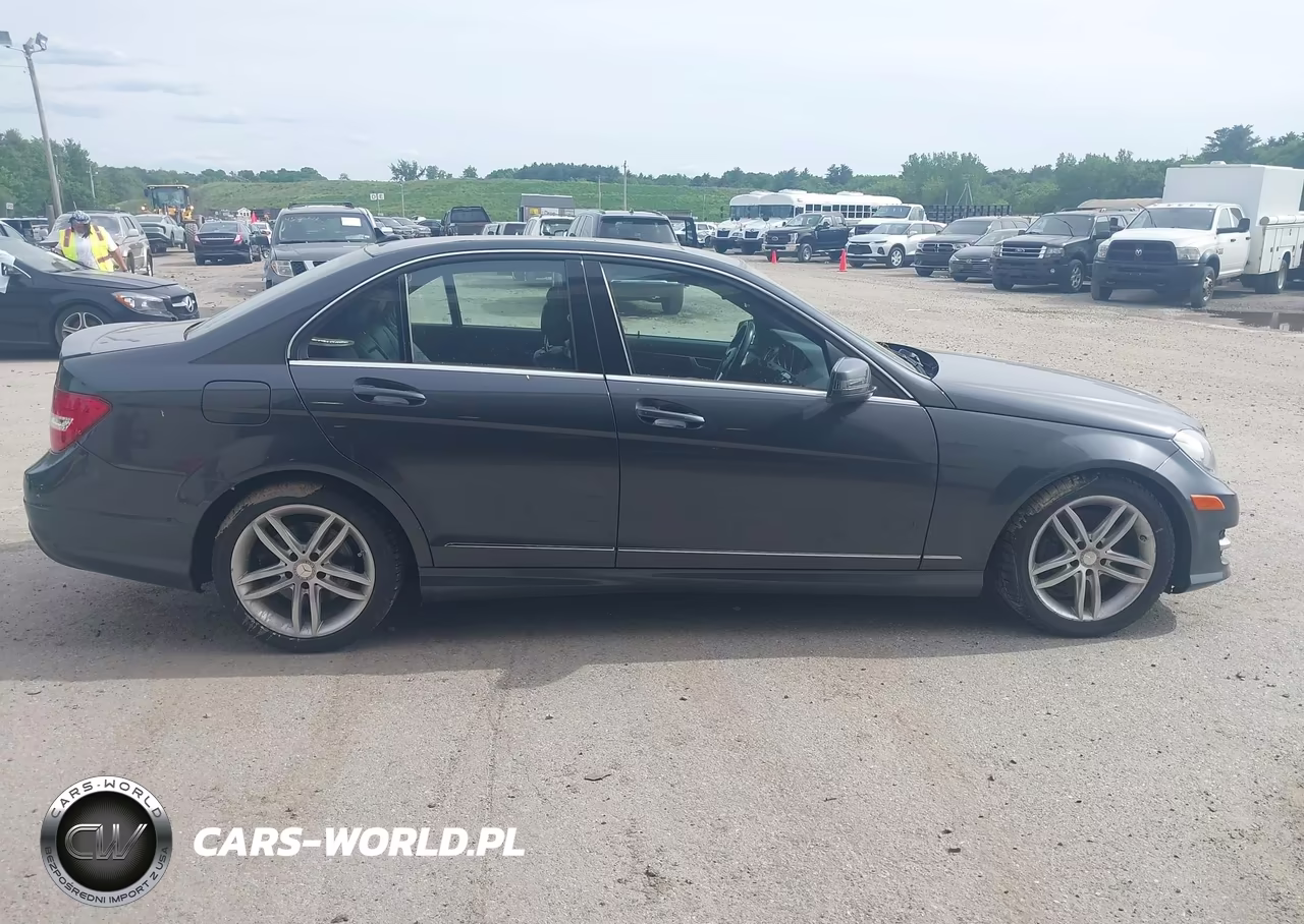 2013 Mercedes-Benz C 300 Sport 4Matic VIN:WDDGF8ABXDR270923 - 13