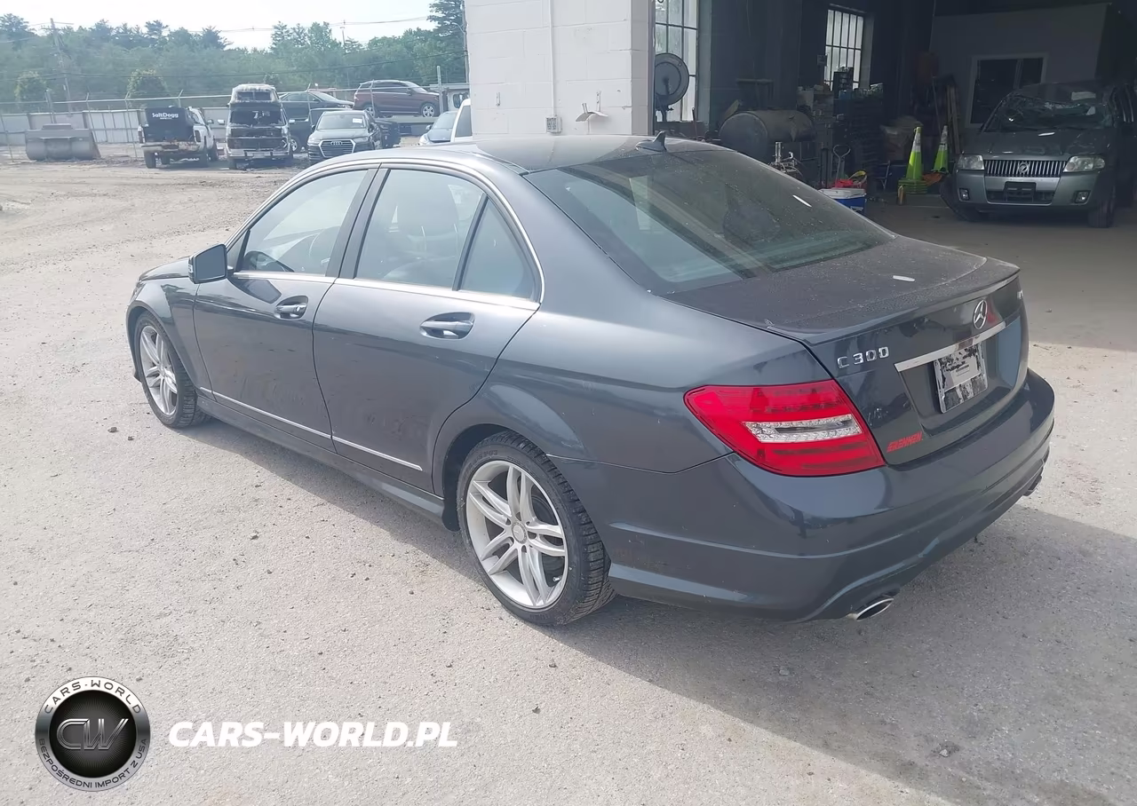 2013 Mercedes-Benz C 300 Sport 4Matic VIN:WDDGF8ABXDR270923 - 3