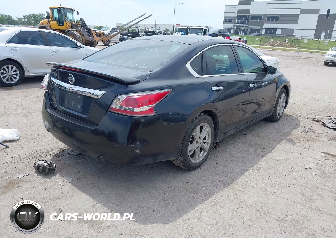2015 Nissan Altima 2.5 VIN:1N4AL3AP5FC233782 - 4