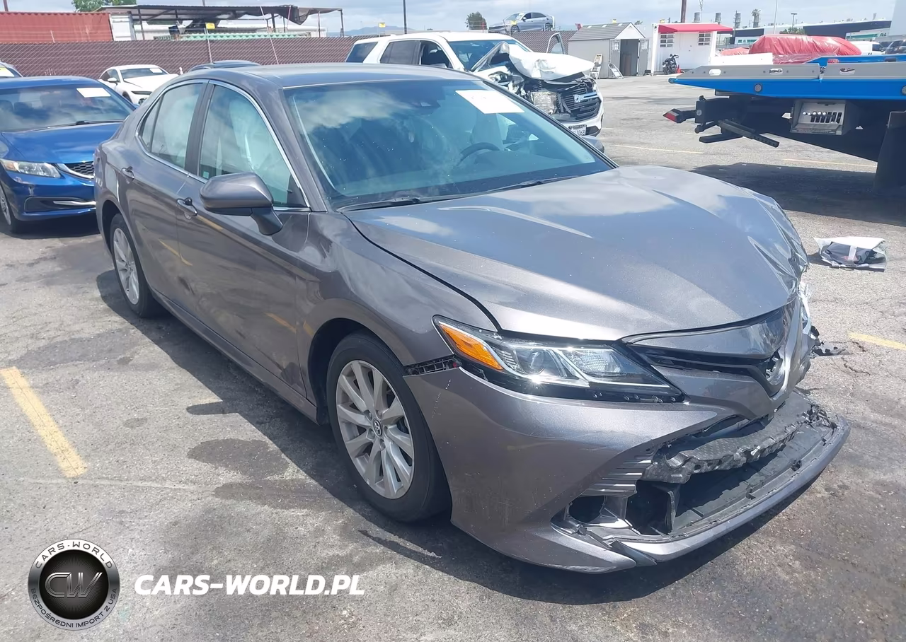 2020 Toyota Camry Le – zdjęcie 1 z 16