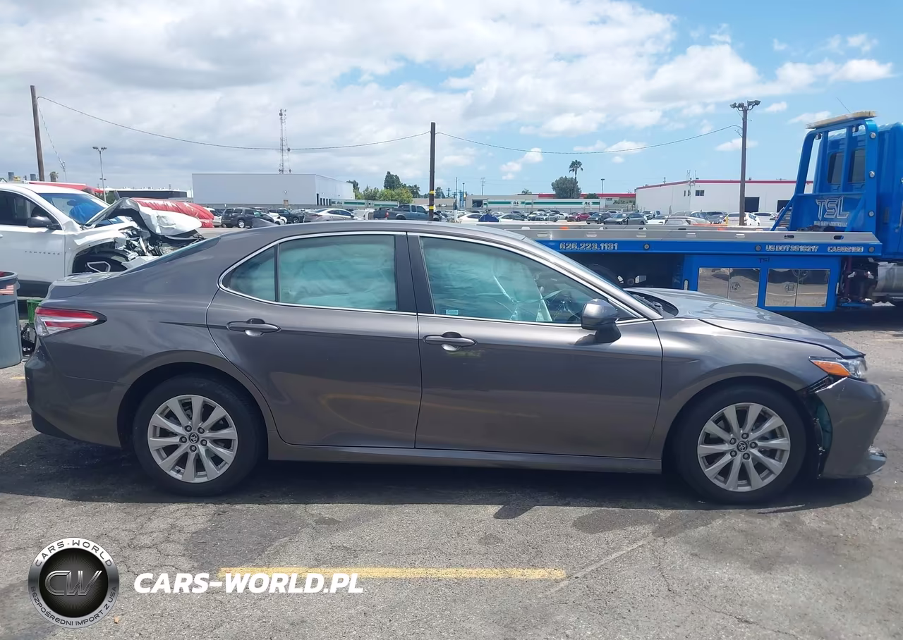 2020 Toyota Camry Le VIN:4T1C11AK4LU319555 - 13