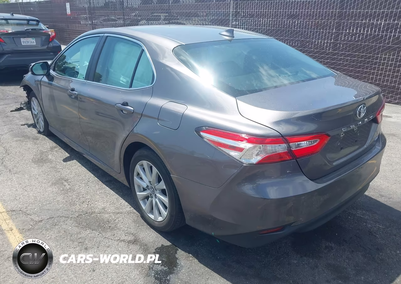 2020 Toyota Camry Le VIN:4T1C11AK4LU319555 - 3