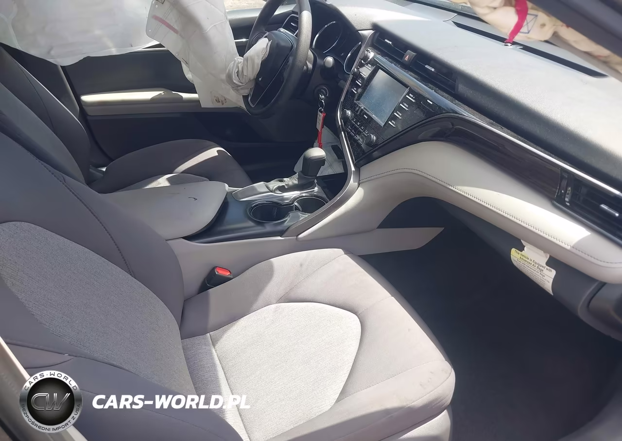 2020 Toyota Camry Le VIN:4T1C11AK4LU319555 - 5