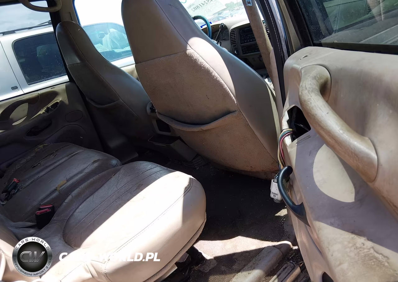 2000 Ford Expedition Eddie Bauer VIN:1FMPU18L7YLB76749 - 8
