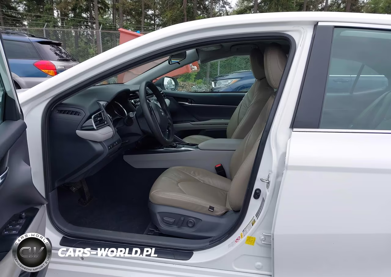 2019 Toyota Camry Le VIN:4T1B11HK7KU199802 - 18