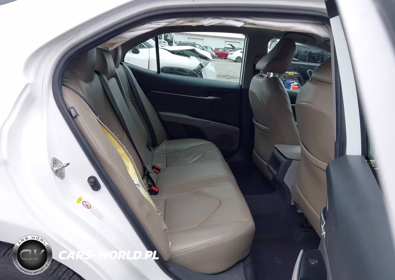 2019 Toyota Camry Le VIN:4T1B11HK7KU199802 - 19