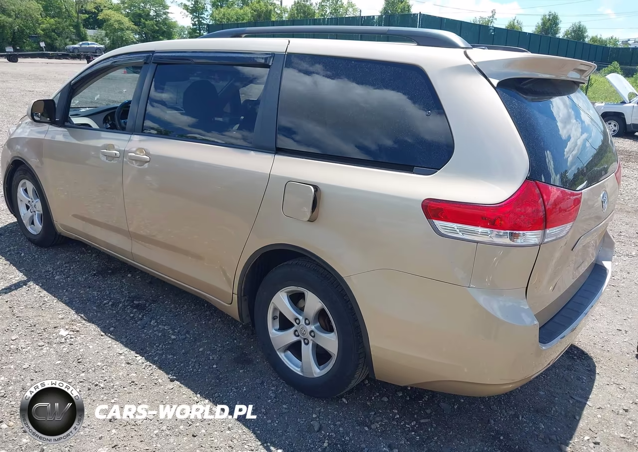 2014 Toyota Sienna Xle V6 8 Passenger VIN:5TDYK3DC4ES418021 - 3