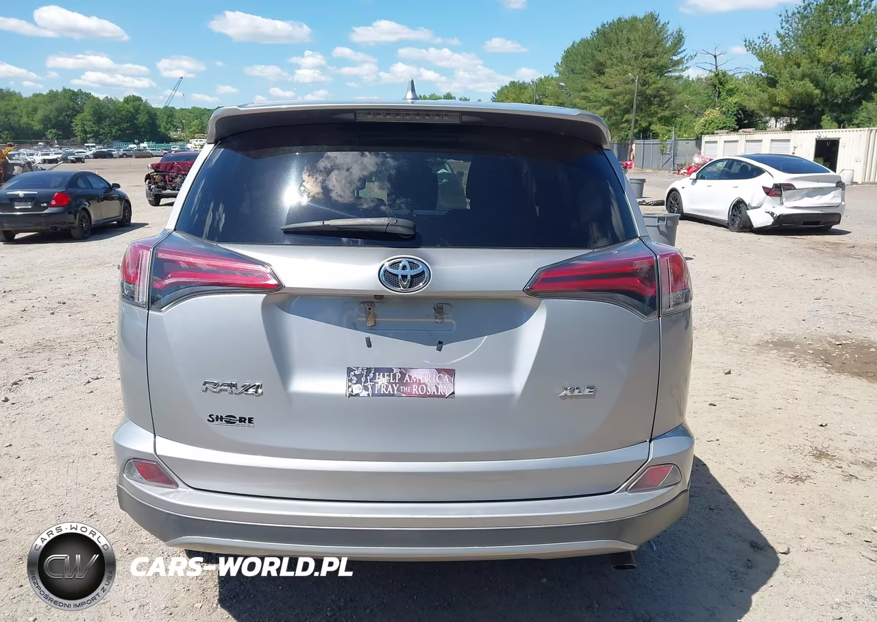 2018 Toyota Rav4 Xle VIN:2T3WFREV5JW474721 - 16