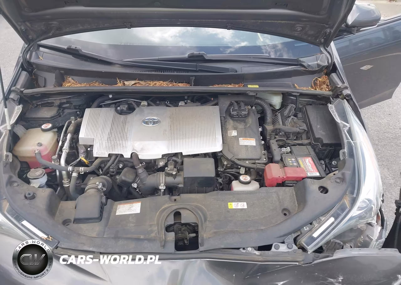 2018 Toyota Prius Three VIN:JTDKARFU7J3055307 - 10