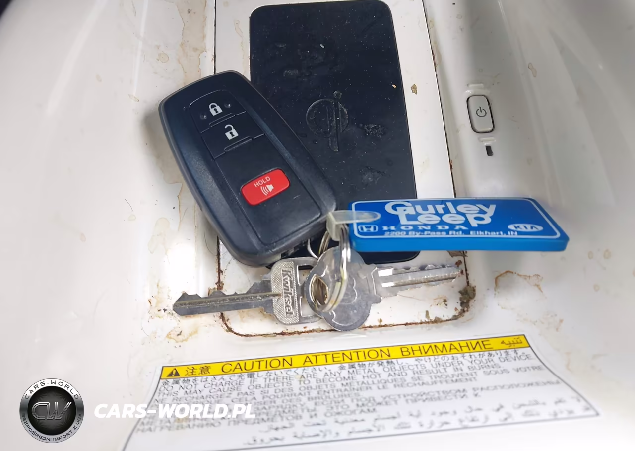 2018 Toyota Prius Three VIN:JTDKARFU7J3055307 - 11