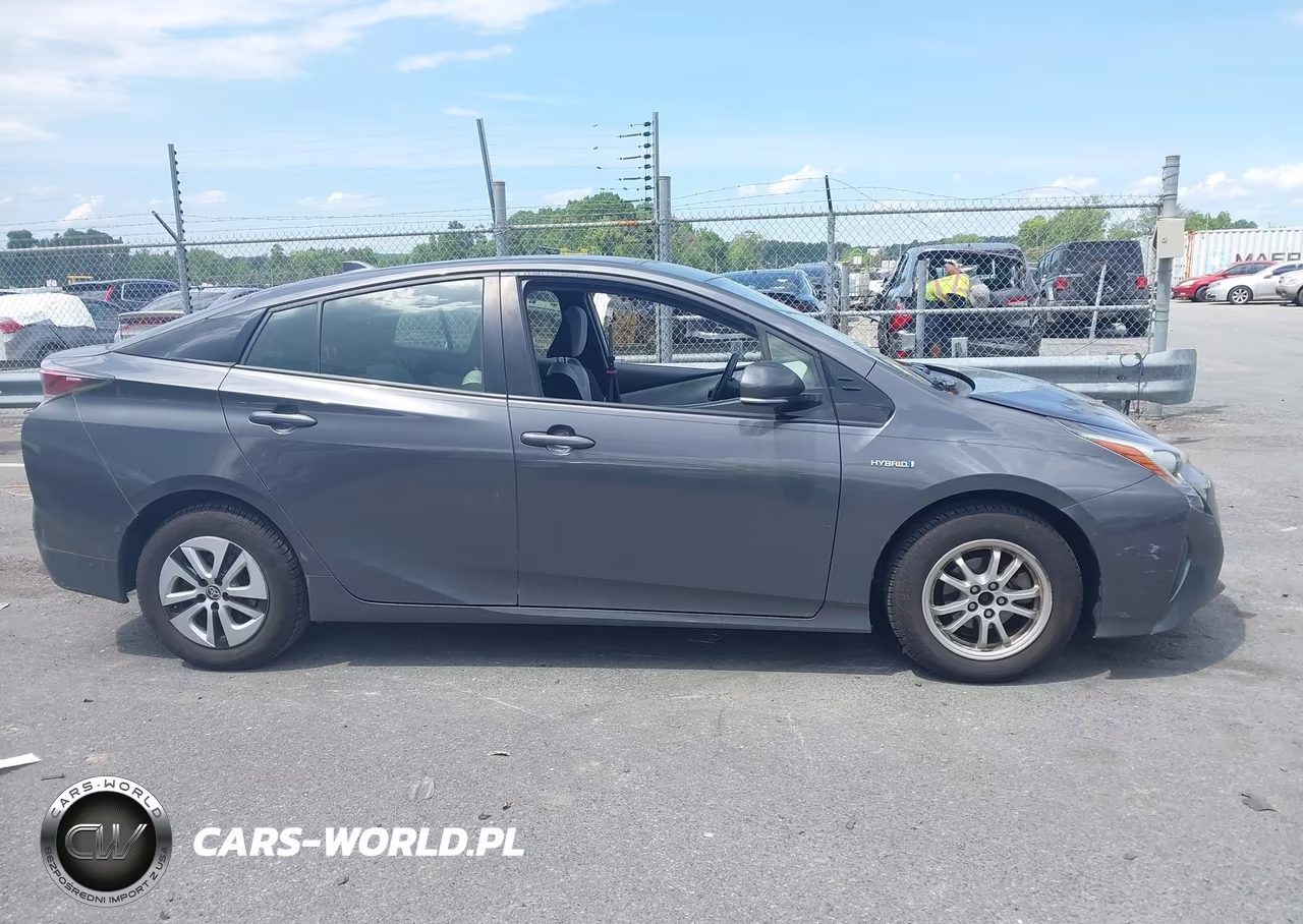 2018 Toyota Prius Three VIN:JTDKARFU7J3055307 - 13