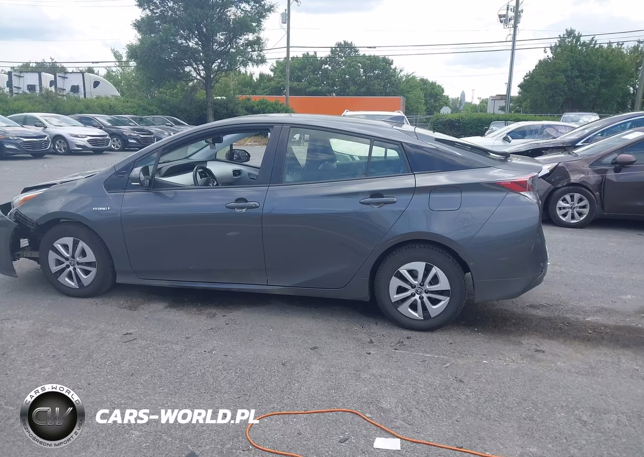 2018 Toyota Prius Three VIN:JTDKARFU7J3055307 - 14