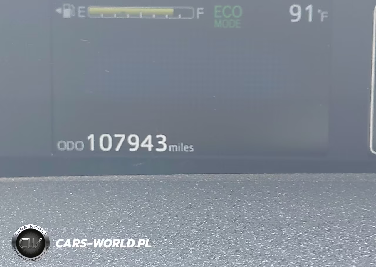 2018 Toyota Prius Three VIN:JTDKARFU7J3055307 - 15
