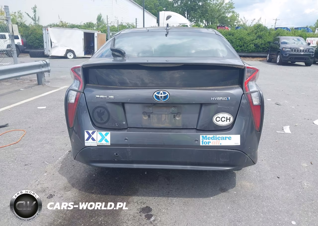 2018 Toyota Prius Three VIN:JTDKARFU7J3055307 - 16