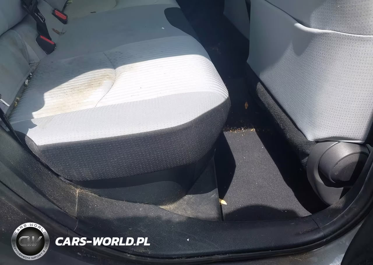 2018 Toyota Prius Three VIN:JTDKARFU7J3055307 - 8