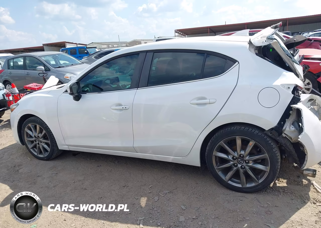 2018 Mazda Mazda3 Touring VIN:3MZBN1L33JM190894 - 14