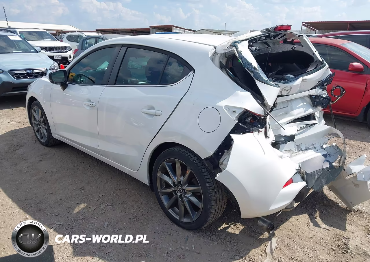 2018 Mazda Mazda3 Touring VIN:3MZBN1L33JM190894 - 3
