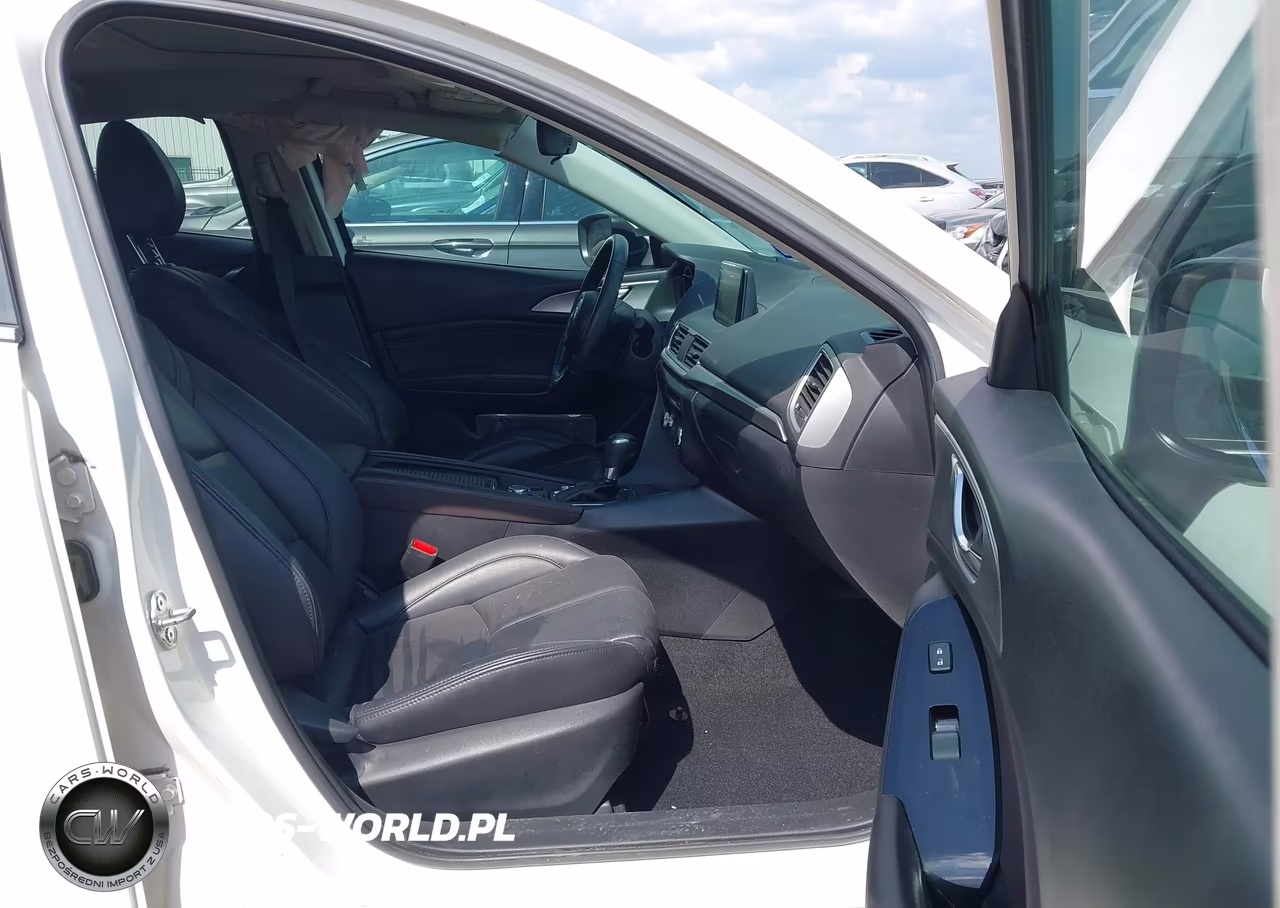 2018 Mazda Mazda3 Touring VIN:3MZBN1L33JM190894 - 5