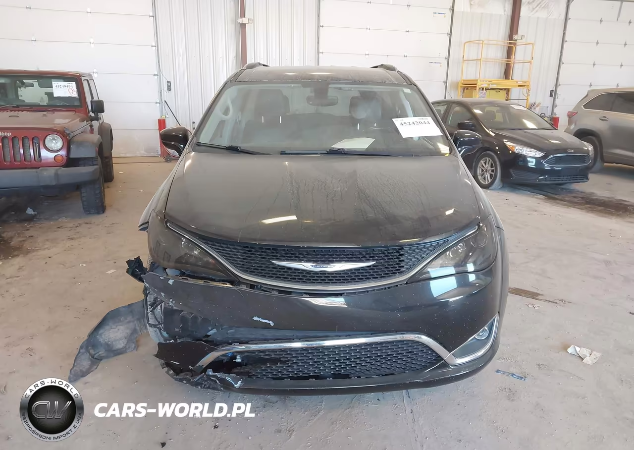 2019 Chrysler Pacifica Touring L VIN:2C4RC1BG2KR550503 - 12