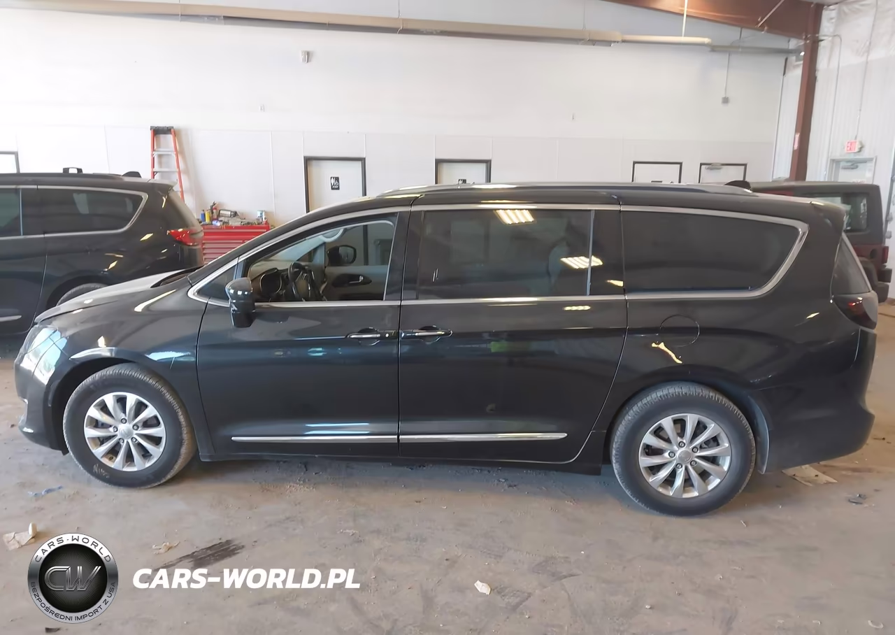 2019 Chrysler Pacifica Touring L VIN:2C4RC1BG2KR550503 - 14