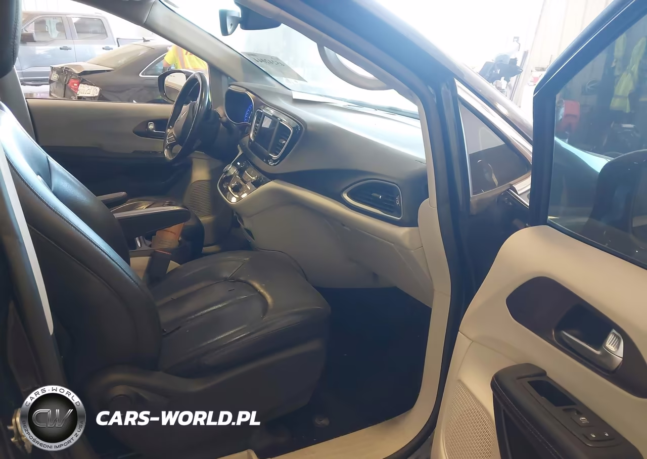 2019 Chrysler Pacifica Touring L VIN:2C4RC1BG2KR550503 - 5
