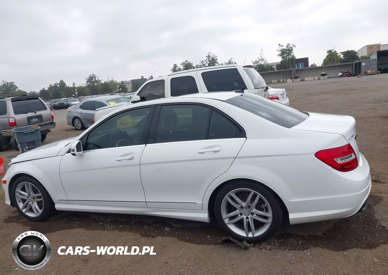 2014 Mercedes-Benz C 250 Sport VIN:WDDGF4HBXEG211950 - 14