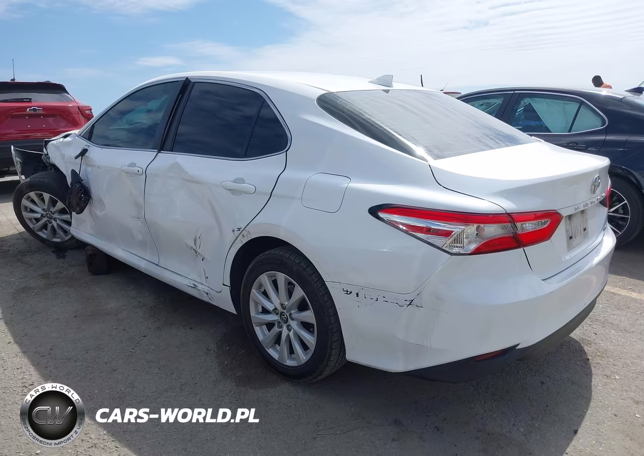 2020 Toyota Camry Le VIN:4T1C11AK8LU343552 - 3
