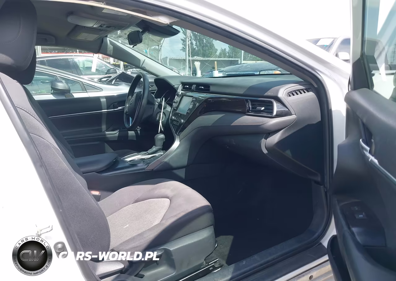 2020 Toyota Camry Le VIN:4T1C11AK8LU343552 - 5