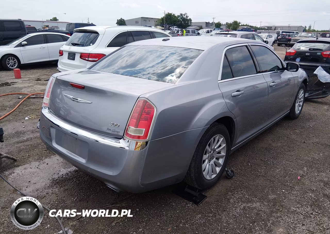 2014 Chrysler 300 VIN:2C3CCAAG0EH182795 - 4