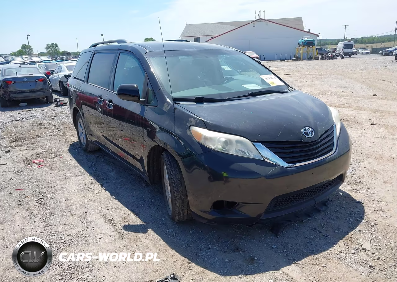 2012 Toyota Sienna Le V6 8 Passenger