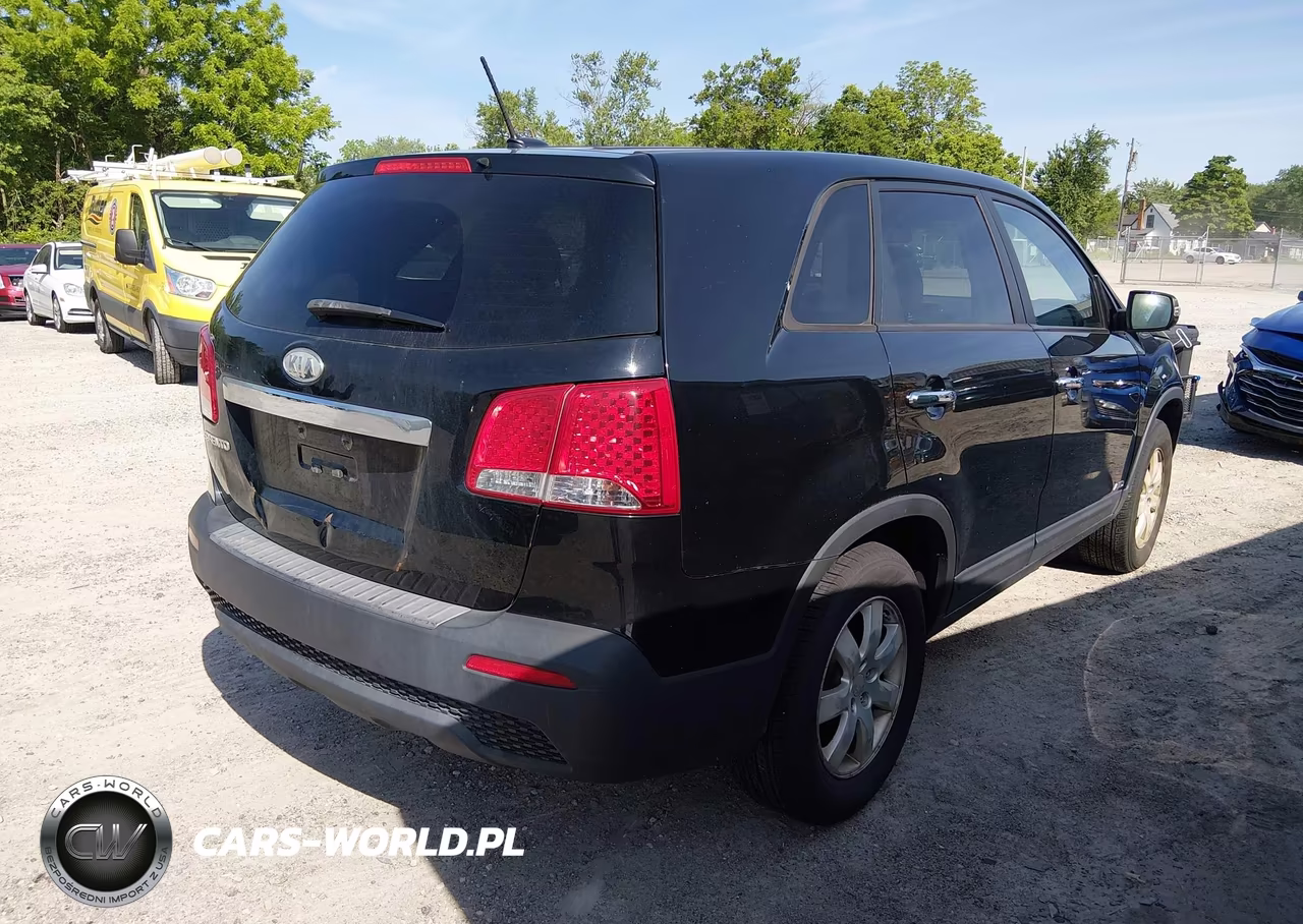 2011 Kia Sorento Lx VIN:5XYKTCA15BG187502 - 4