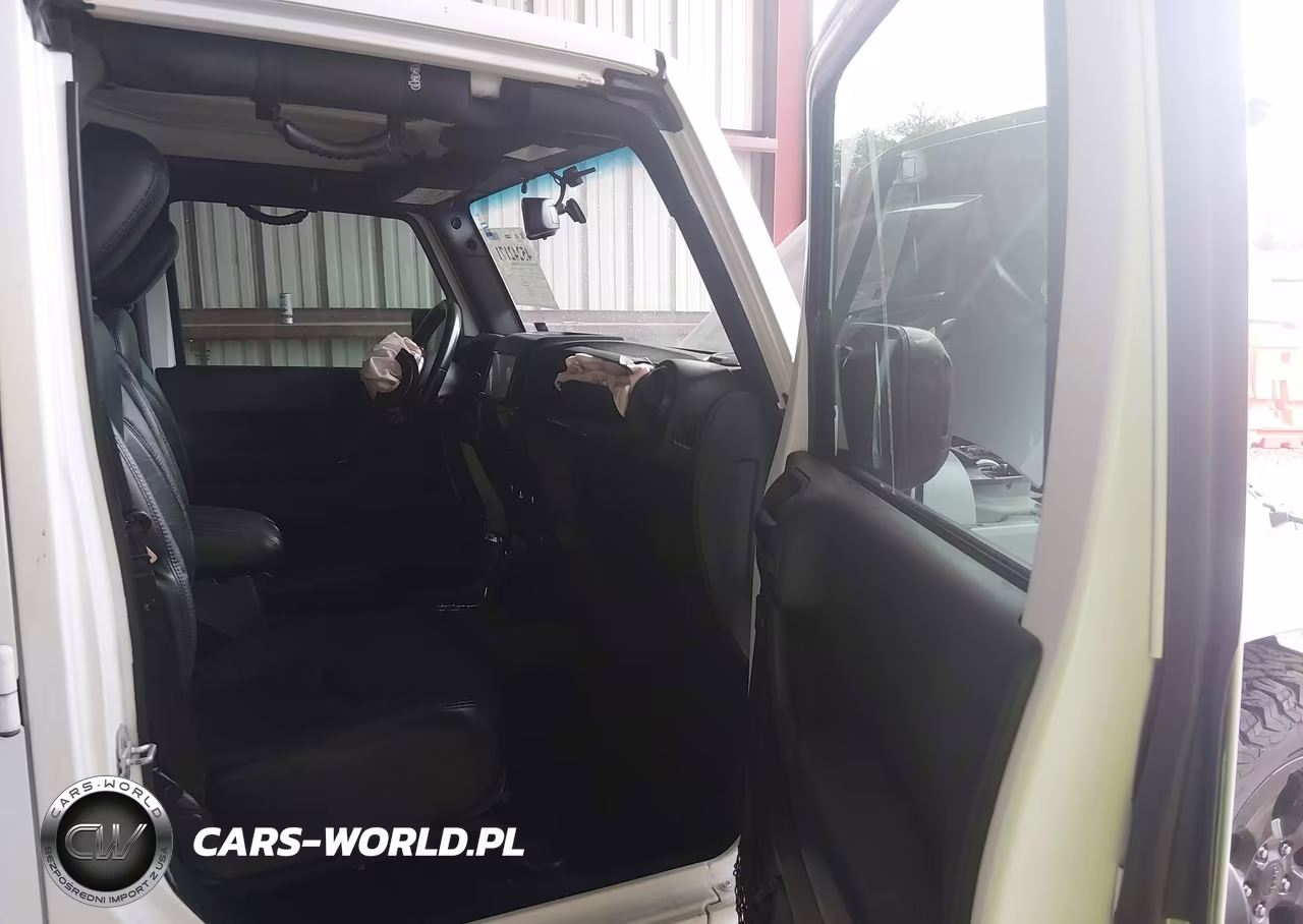 2015 Jeep Wrangler Unlimited Altitude VIN:1C4BJWEG6FL742585 - 5